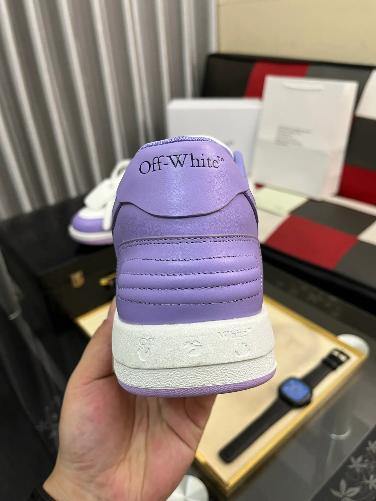 Men's shoes 💰600⌚️⌚️ OFF-White C/O VirGil Abloh fashionable and versatile casual shoes. Exclusive first release of the new model. Made of environmentally friendly cowhide leather and mesh fabric upper material. The insole is embedded with foam cushioning EVA material. The correct midsole is equipped with EVA lightweight cushioning. External tooth nail rubber outsole. The correct accessories can be customized simultaneously. Women's model: 35-40 Men's model: 39-45
